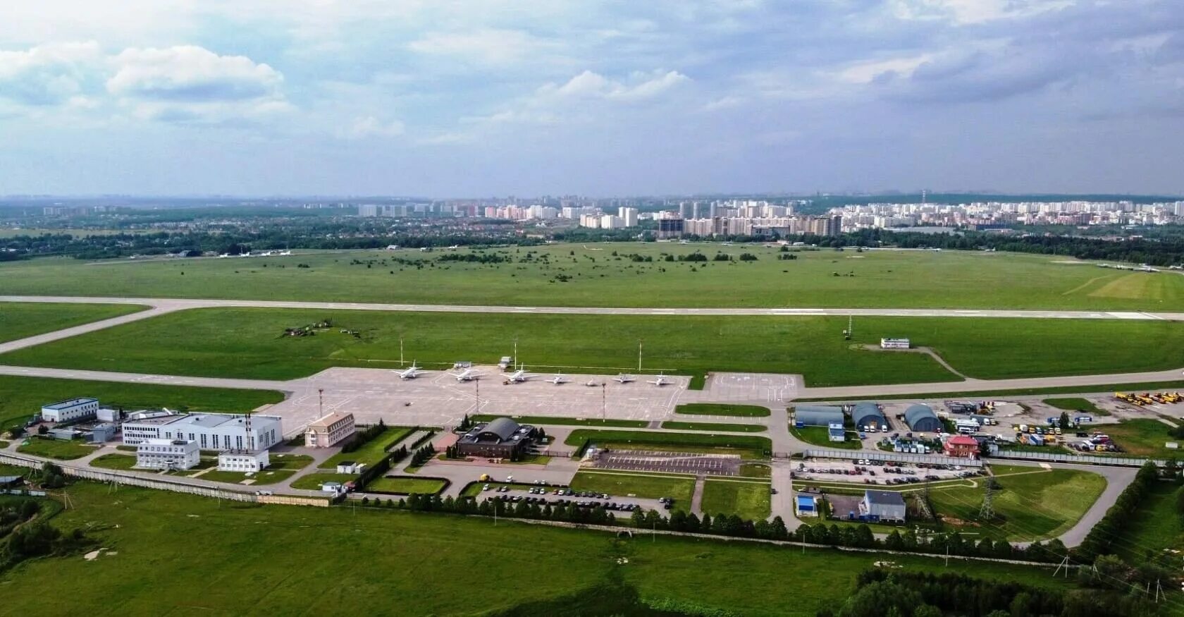 Аэропорт остафьево москва фото парковка