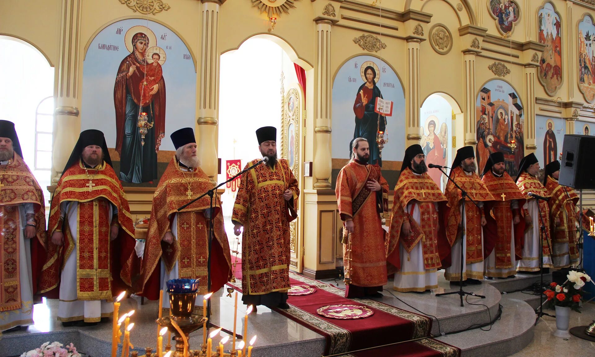служба в свенском монастыре. служба в свенском монастыре. свенский успенский монастырь брянск ограда. г белев тульской области. муниципальное образование город белёв.