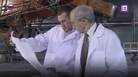 Дед ненавязчиво знакомит нас