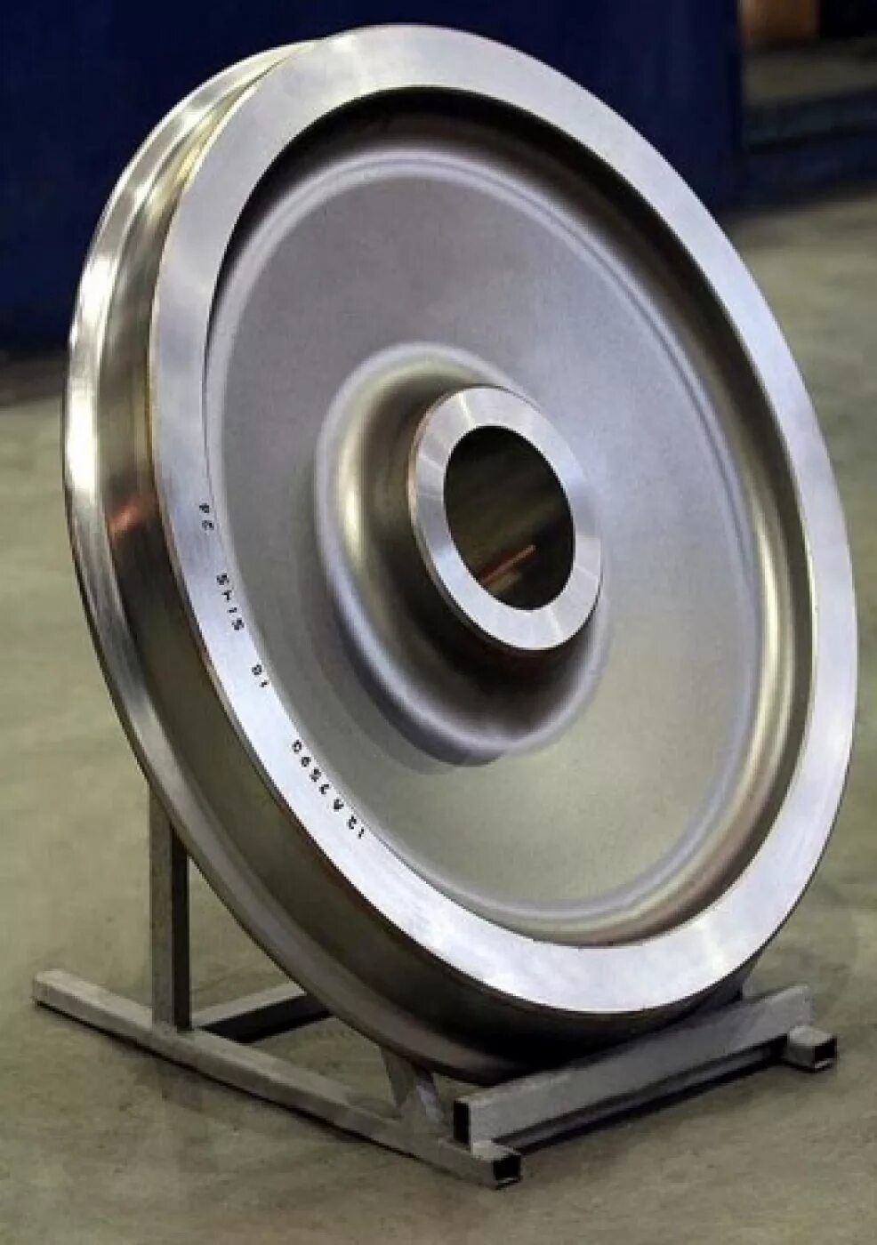 Колеса жд цельнокатаные. Цельнокатаное колесо. Рельсовые колесные пары. Диск колесной пары. Ж д диски.