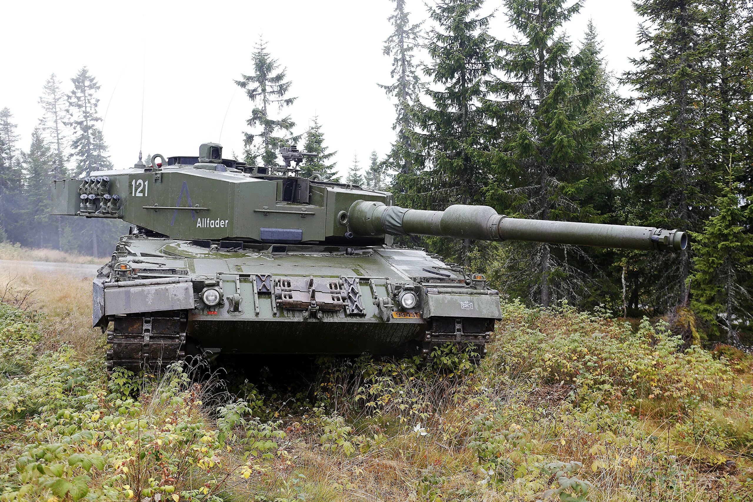 Т леопард 2. Танк leopard 2a7. танки leopard 2a4. леопард 2а2. леопард 2.