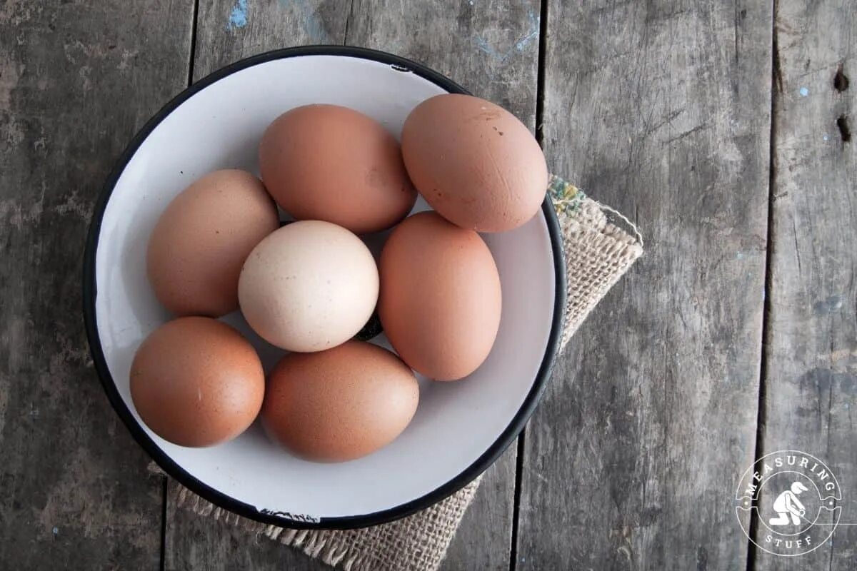6 грамм яиц. Органические яйца фото. Яйца поднятые вверх. 100 Грамм яиц. Наша сила в яйцах птицефабрика.