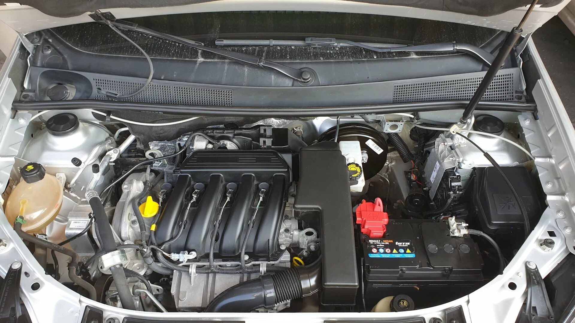 Двигатель рено логан 1. 6 16 к. Мотор рено логан 1. Renault k4m 1. Рено сандеро 16 клапанный.