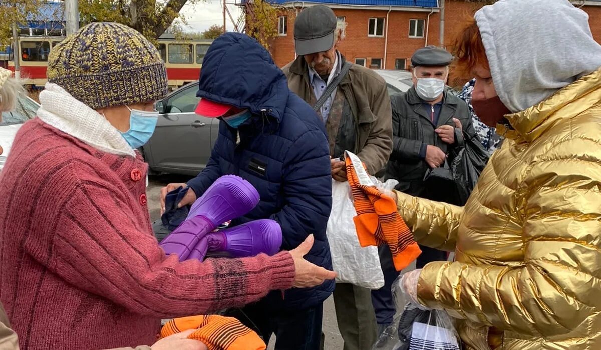 Люди нуждающиеся в одежде