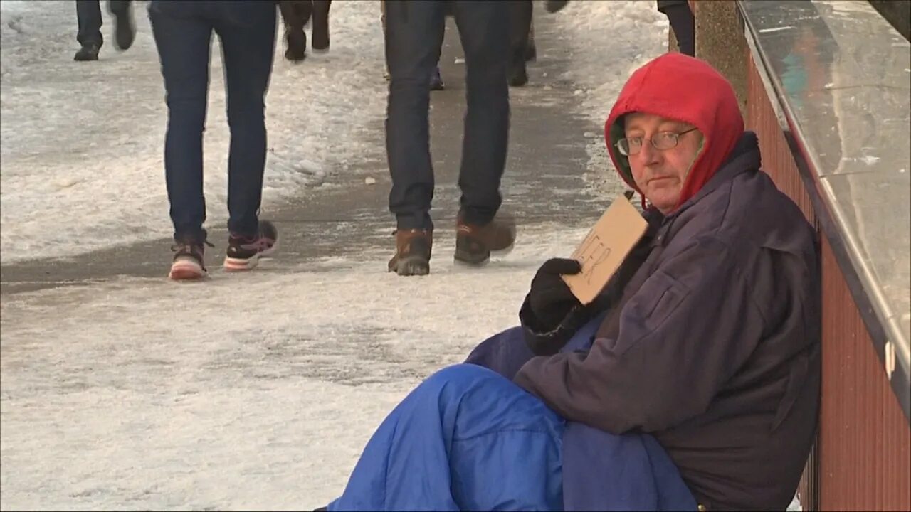 Бомжи в париже. Бездомная Наташа из Лондона.