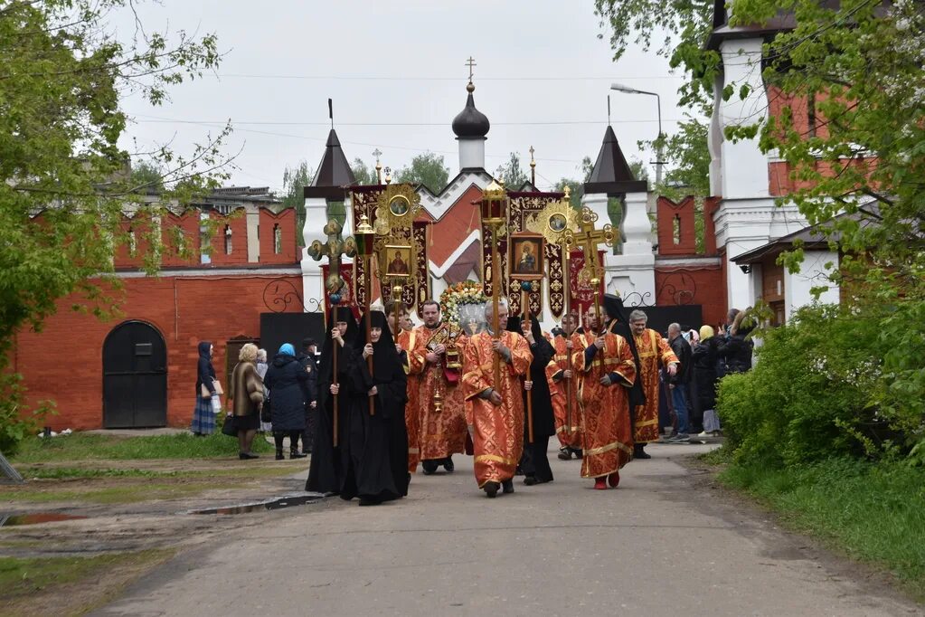 Монастырь в серпухове с иконой неупиваемая чаша. Иконы введенский женский монастырь серпухов. Высоцкий мужской монастырь в серпухове. Сайт серпуховского монастыря неупиваемая чаша. Серпухов неупиваемая чаша высоцкий монастырь.