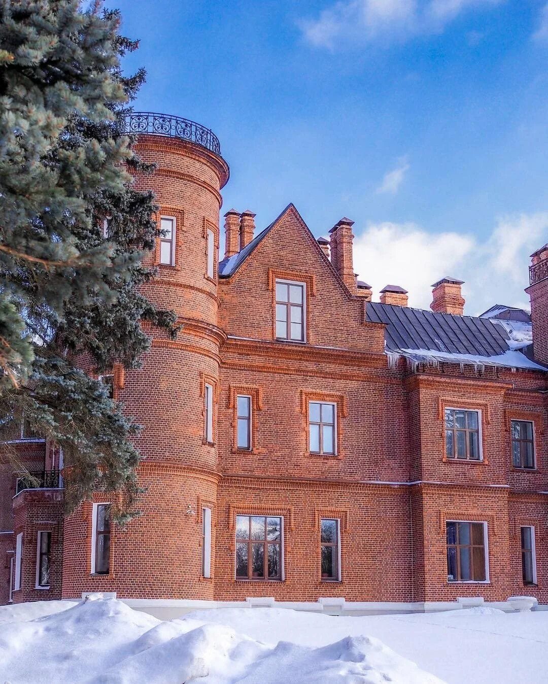 Усадьба щербатова васильевское. К усадьбе васильевское (замку князей щербатовых). замок щербатовых в васильевском. одинцово замок князей щербатовых.