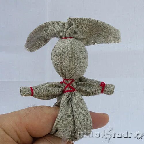 тряпичная кукла на пальчик. ангел оберег кукла мотанка. народная кукла зайчик на пальчик. народная тряпичная кукла зайчик на пальчик. кукла оберег зайчик на пальчик.