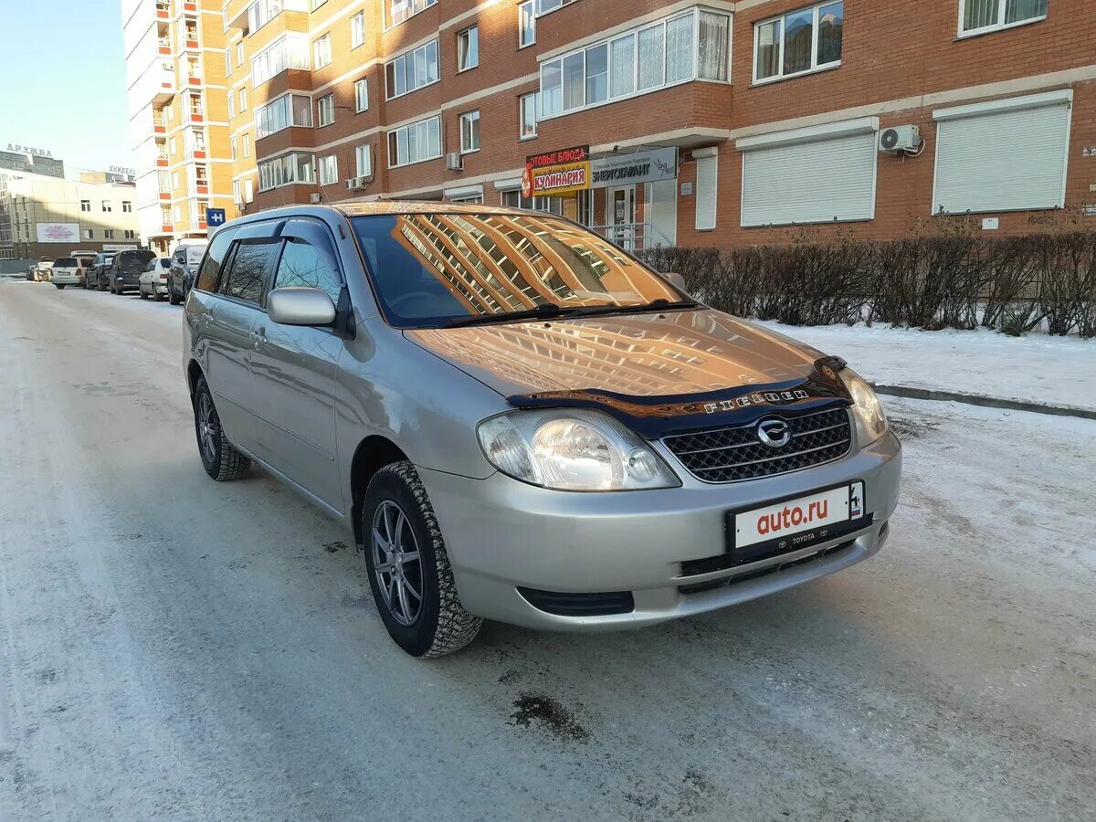 Королла филдер 2001 год. Toyota Corolla 2001. Тойота Королла 120 2001. Тойота Королла 2001 английской сборки. Красный бампер на короллу 120 левый руль.