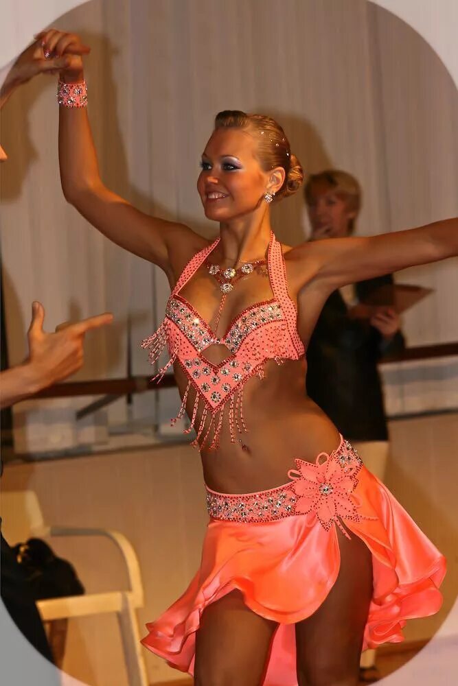 Платье для латины бальные танцы. Платье латина юниоры 1. Латина юниоры 2. Латина платья молодежь. Латина платья молодежь.