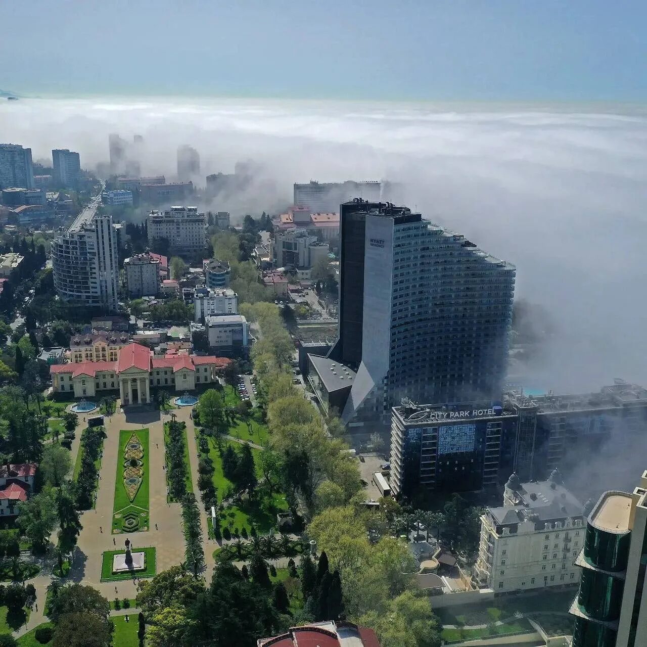 Почему в сочи туман. Орджоникидзе 17 сочи. туман в сочи. фото сочи сейчас. сочи сейчас.