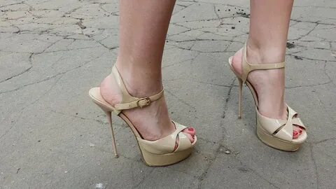 Foot heels girls