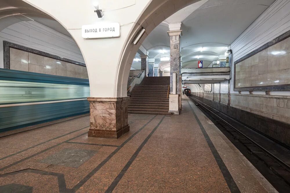 станция метро сокол. между станциями метро сокол и аэропорт. станция сокол russos. между станциями метро сокол и аэропорт. станция метро сокол.