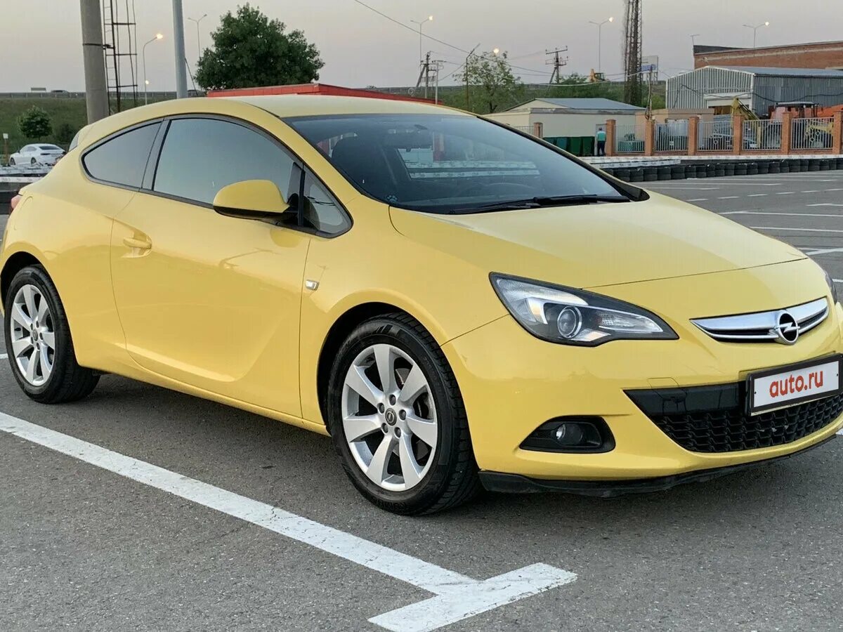 Стоимость opel. Opel Astra GTC 2013. Opel Astra j GTC 2013. Opel Astra 2013 купе.