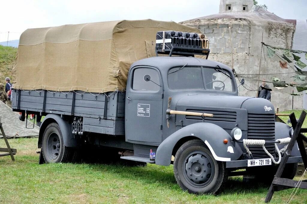 Грузовик второй мировой. Opel Blitz 3.6-6700а. Опель-блиц грузовик вермахта. Немецкие Грузовики второй мировой войны. Бортовой грузовик Praga RN.