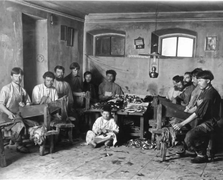 Как жили до революции. Фабрика в царской россии в 1908. фабрики в российской империи 19 века. быт рабочих до революции. рабочие в царской россии.