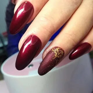 Бордовый миндаль