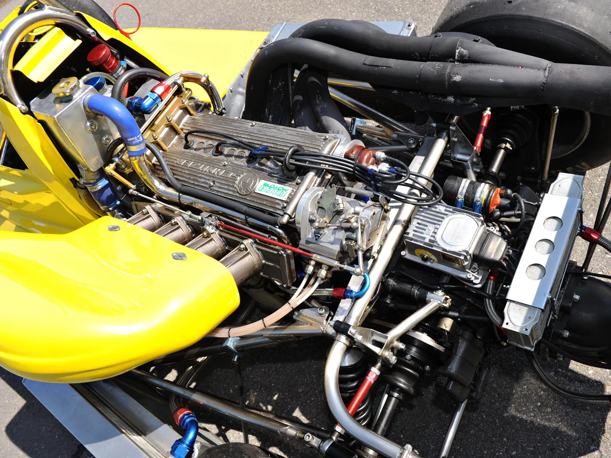 Formula 1 monza 2021. Формула 2 двигатели. В-2 двигатель. Мотоцикл 2020 2 турбины. Двигатель ф1.