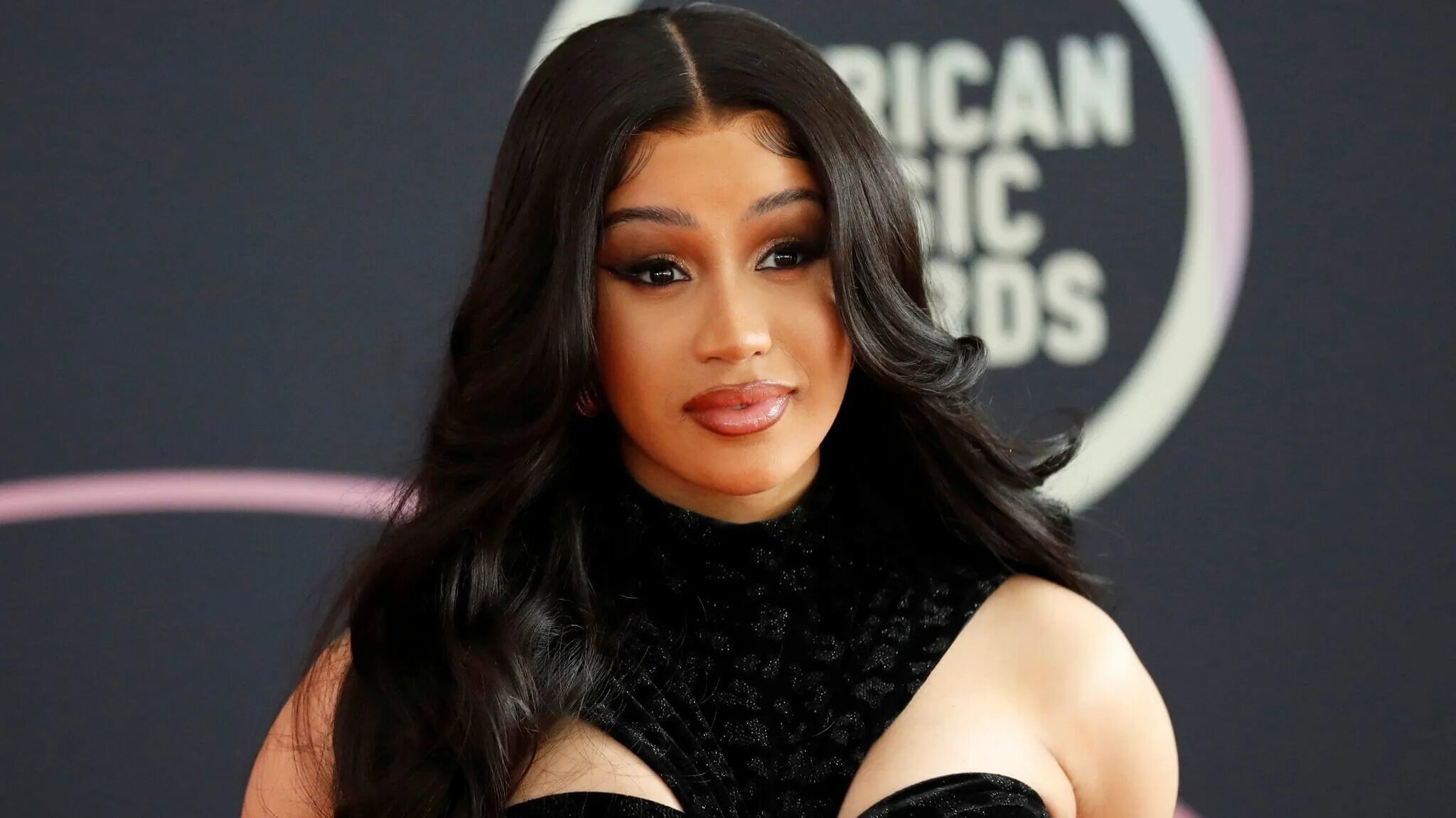 Карди би wap перевод. Cardi b текст. Карди би money клип. Lizzo rumors. Карди би мемы.
