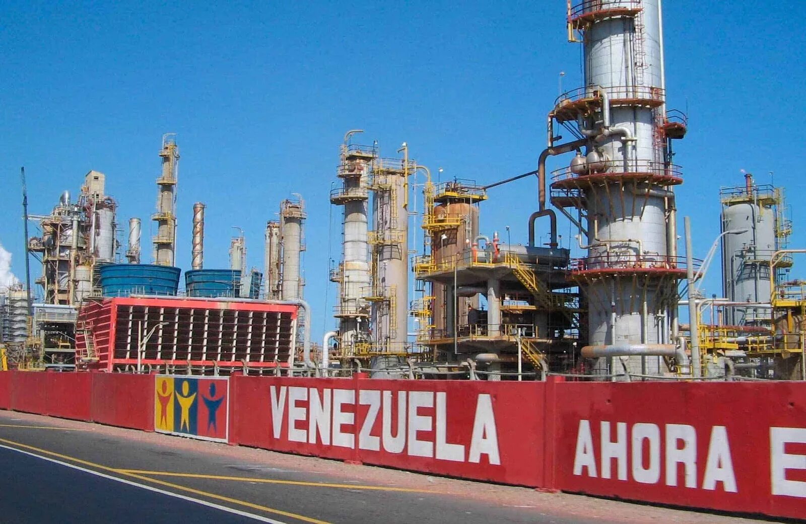 Венесуэла добыча. PDVSA Венесуэла. Боливар Костал месторождение нефти. Венесуэльская нефтяная компания PDVSA. Венесуэла: Боливар Костал.