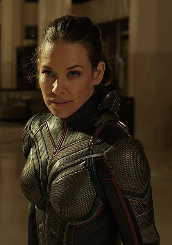 Эванджелин Лилли the Wasp. Эванджелин Лилли Хоуп Ван дайн. Эванджелин Лилли 2021. Хоуп ван дайн