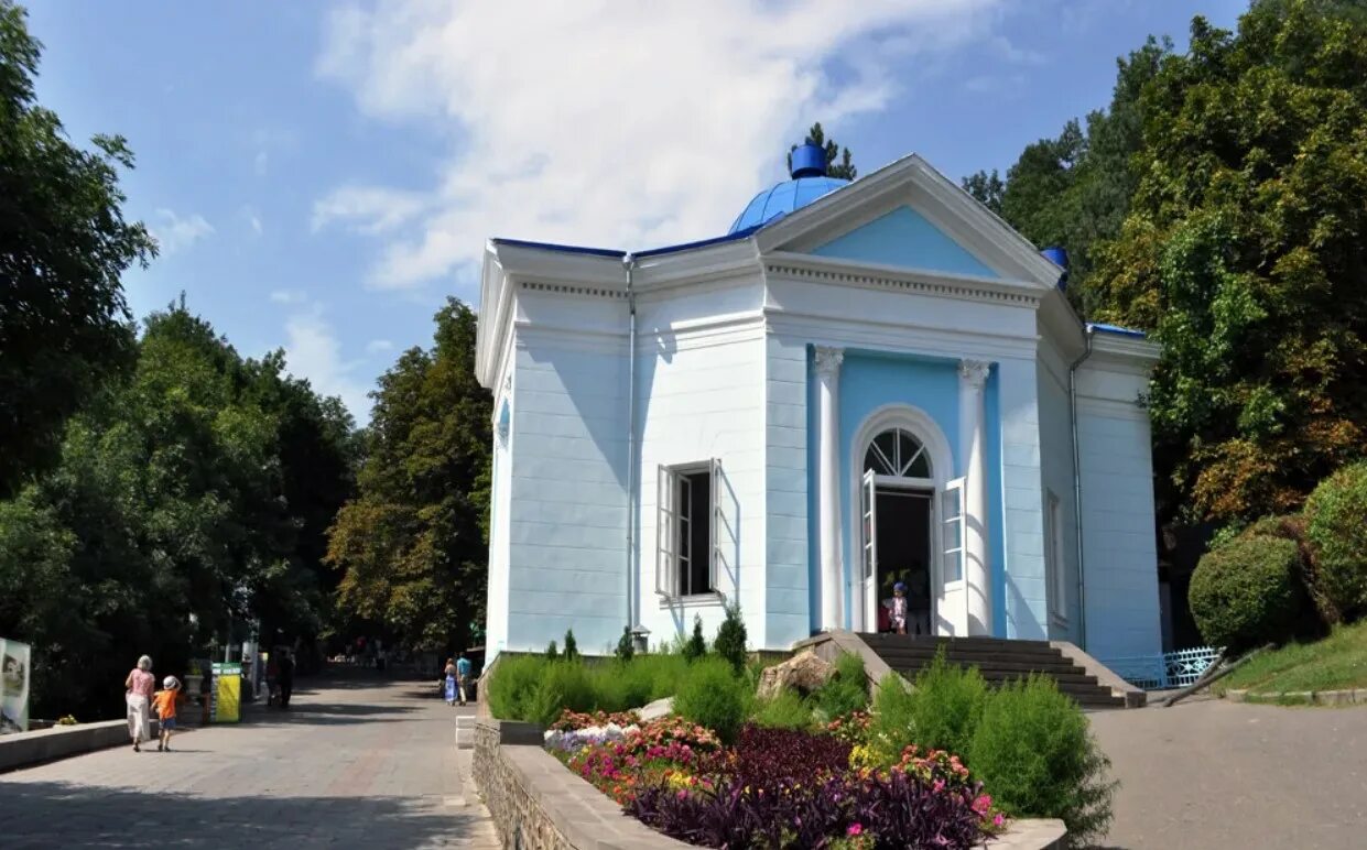 Славяновский бювет Железноводск. Славянский источник Железноводск. Славяновский источник в Железноводске. Курортный парк Железноводск Славяновский источник. Железноводск купить воду