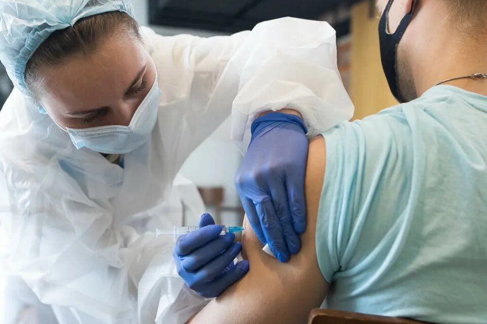 Вакцинация против гриппа. Вакцинирование от гриппа. Грипп вакцина. Грипп фотографии. Танец против гриппа