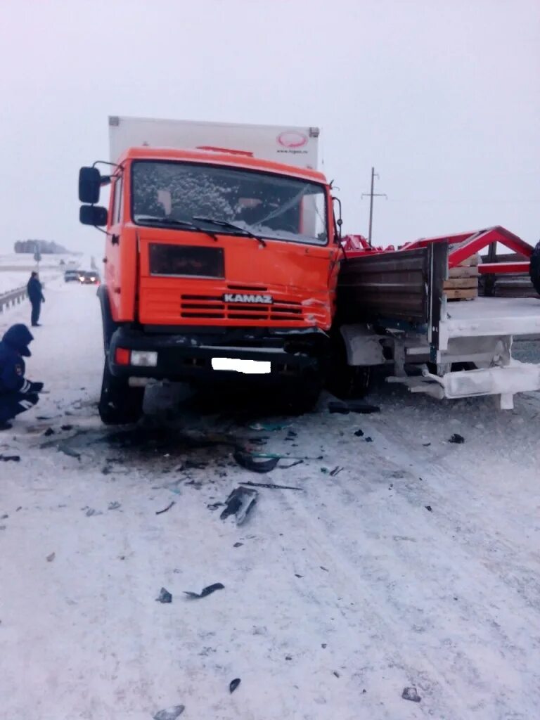 Авария Шарлык Новосергиевка Оренбургская. ДТП автодорога Новосергиевка Шарлык. Авария на трассе Новосергиевка Шарлык Оренбургской области 26.09.2022. ДТП на трассе Шарлык Новосергиевка. Новости оренбургской области на сегодня последние происшествия