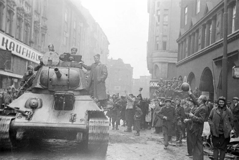 Освобождение будапешта в 1945 году. 28 февраля 1945. 28 февраля 1945. Освобождение кенигсберга 1945. Моравско-остравская наступательная операция 1945.