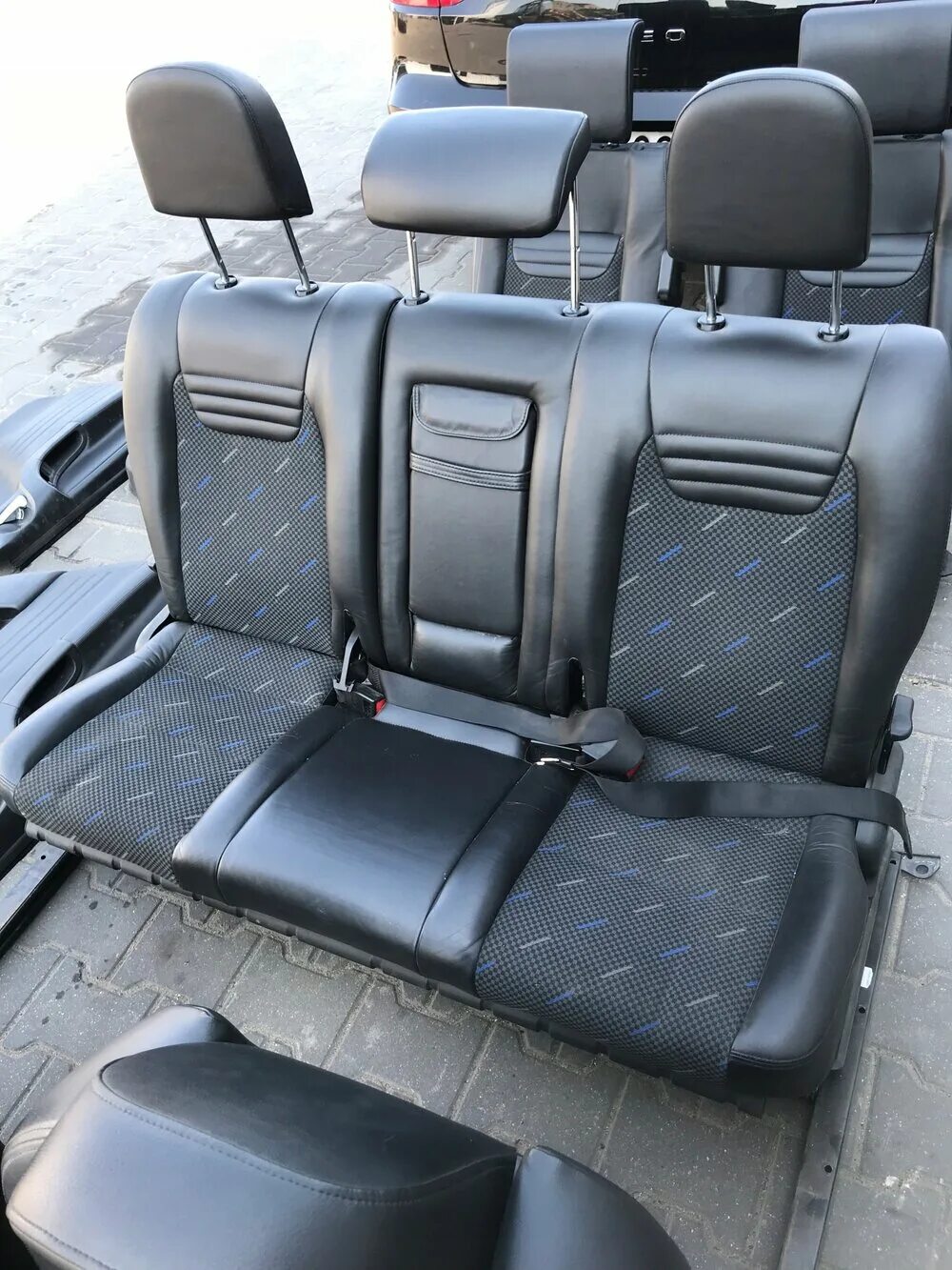 Сиденье опель зафира б. Сидения opel zafira-a. Сиденья зафира. Сиденья опель зафира. Кожаный салон зафира б.