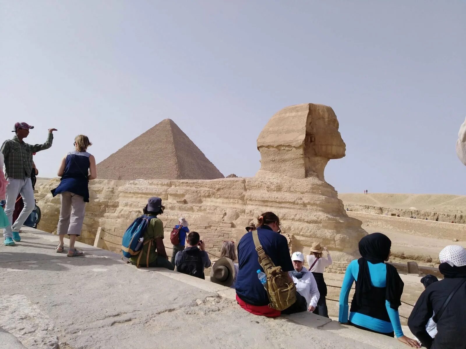Каир время. Египет пирамид туристи. Каир пирамиды экскурсия. Египет пирамиды экскурсии. Хургада Каир экскурсия на пирамиды.