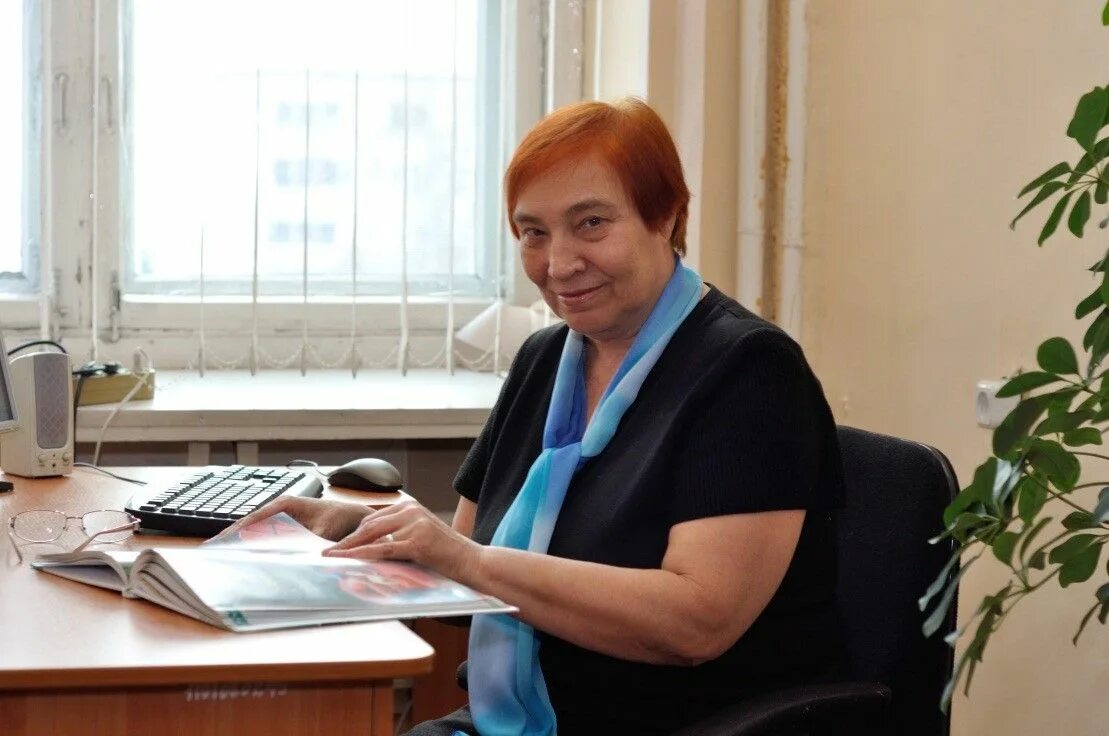 заведующая отделом культуры