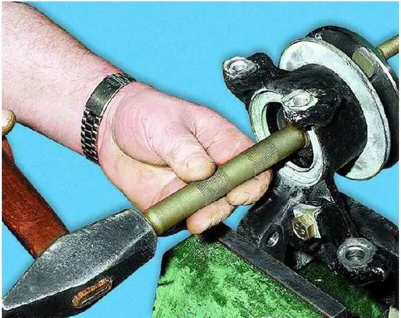 Ступичный подшипник ваз ока передний. Подшипник передней ступицы ваз 11113 ока. Ока 1111 съёмник ступичного подшипника. Замена ступичных подшипников ока. Задний ступичный подшипник ока.