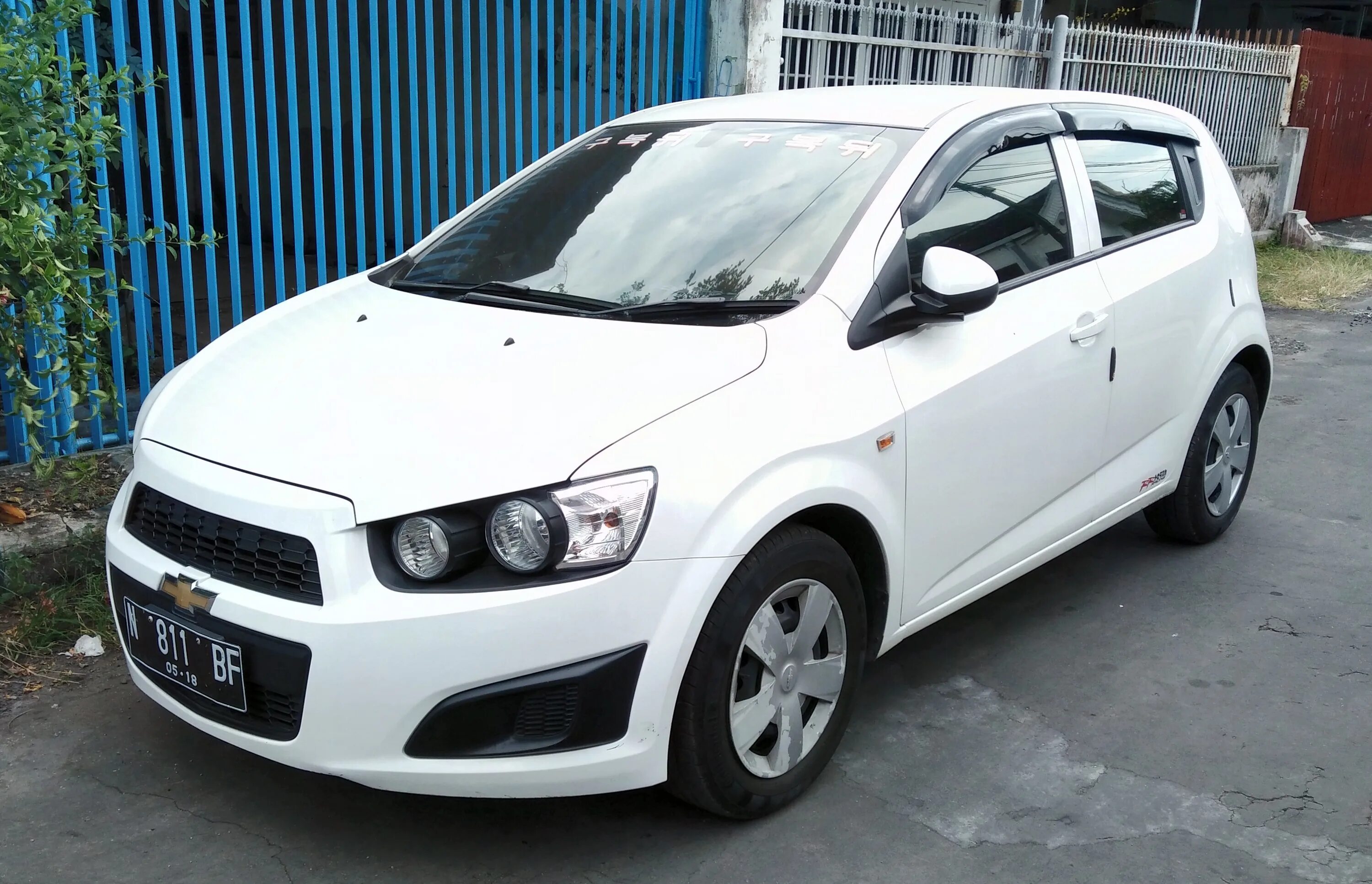 Купить шевроле т 300. Шевроле Авео т300 хэтчбек. Chevrolet Aveo t300 белый. Chevrolet Aveo t300 2013. Шевроле Авео т300 белая.