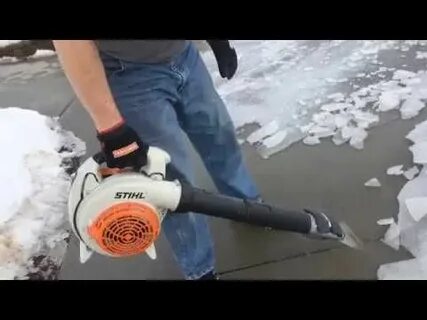 Уборка снега воздуходувкой
