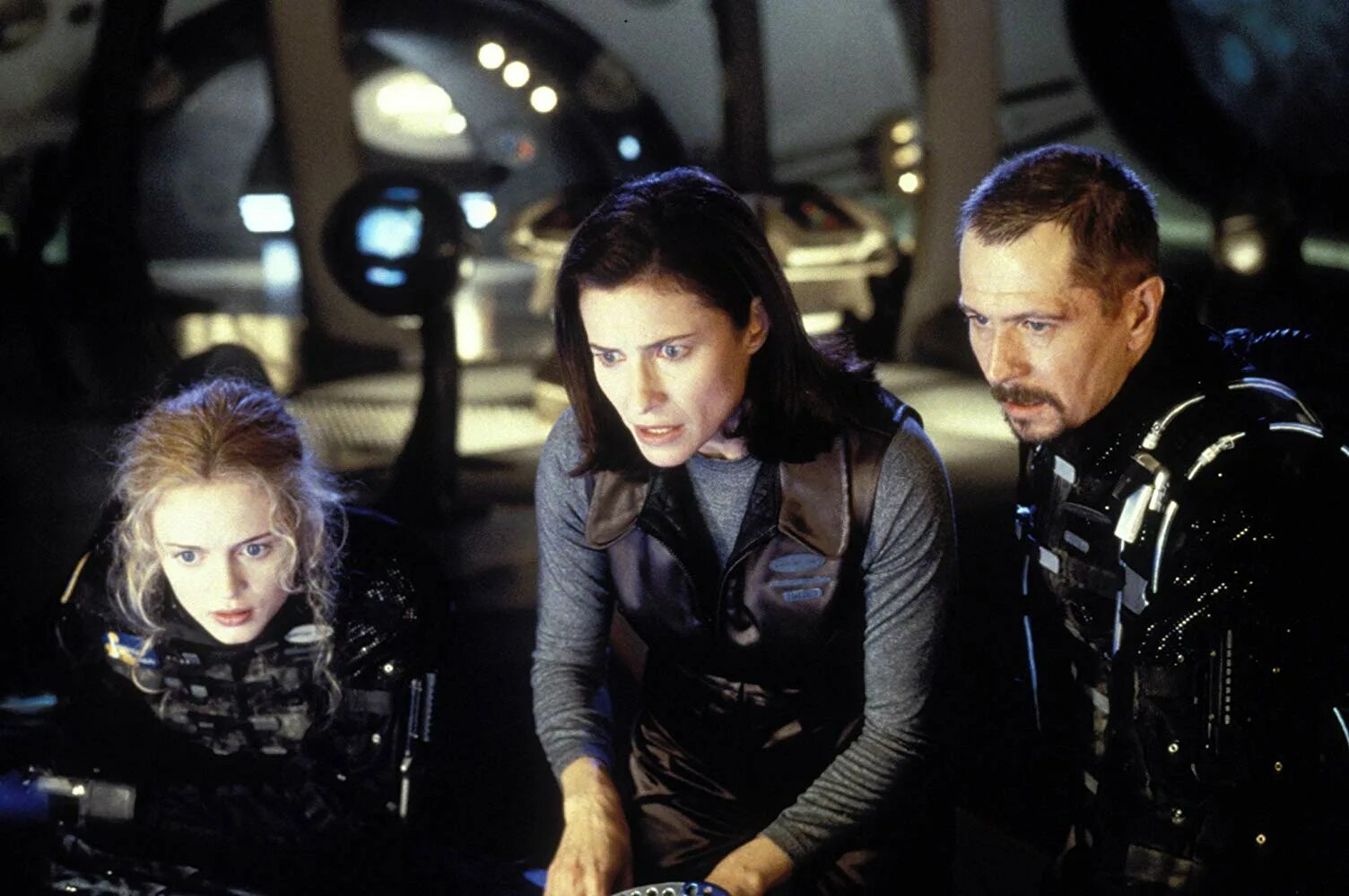 Who are in space. Затерянные в космосе lost in space (1998). затерянные в космосе гэри олдман. хизер грэм затерянные в космосе.