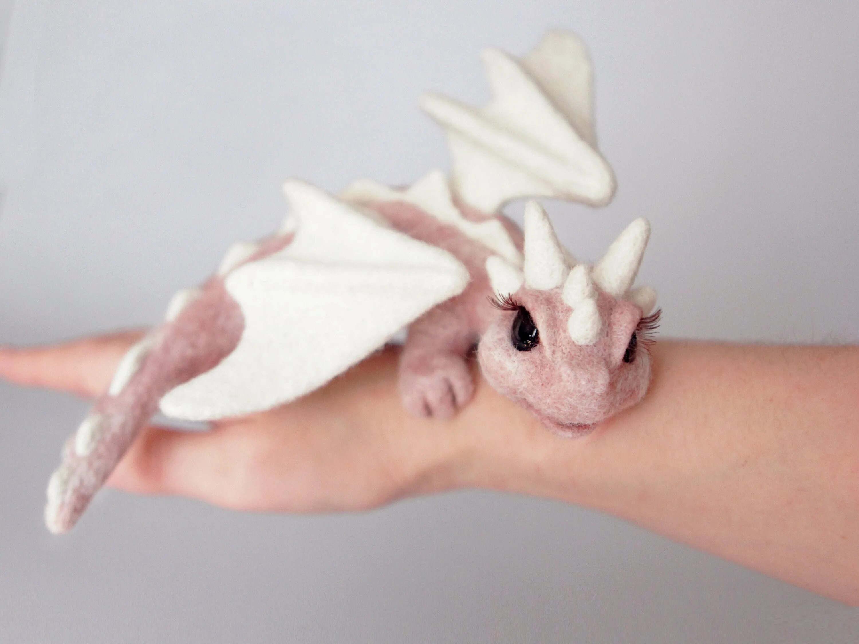 Валяный дракон. Дракончик валяние. Сухое валяние дракон. Сухое валяние дракончик. Сухое валяние дракон.