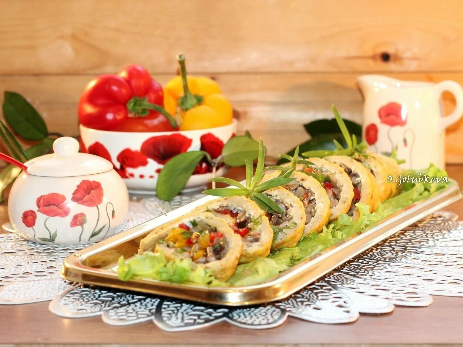 Рулет из картофеля. Картофельный рулет. картофельные рулетики. рулет картофельный с овощами. картофельные рулетики с грибами.
