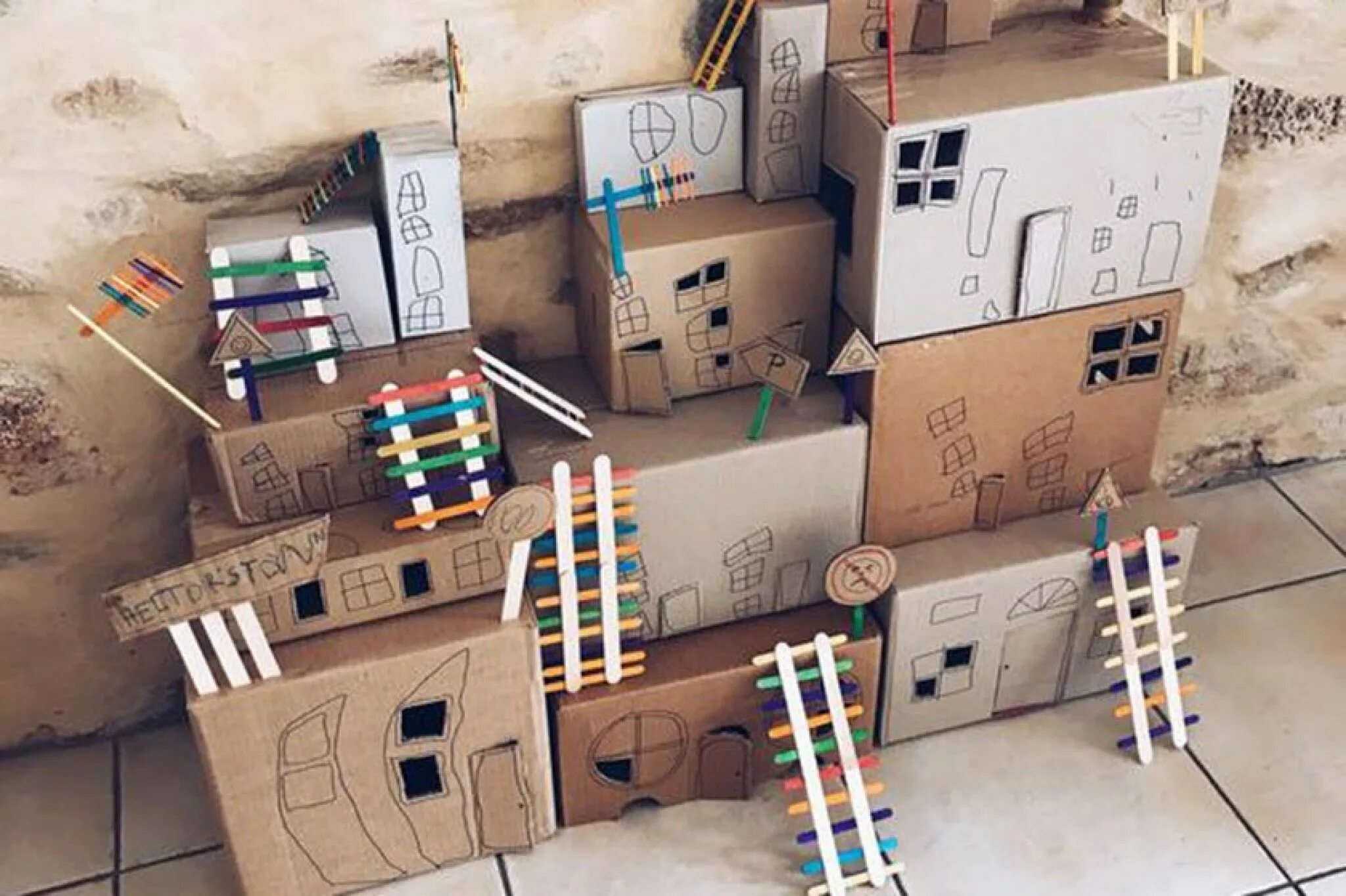 Поделки из картонных коробок. Из картонной коробки. Идеи для поделок из коробки. Изделия из картонных коробок. Поделки иж картонныхкоробок.