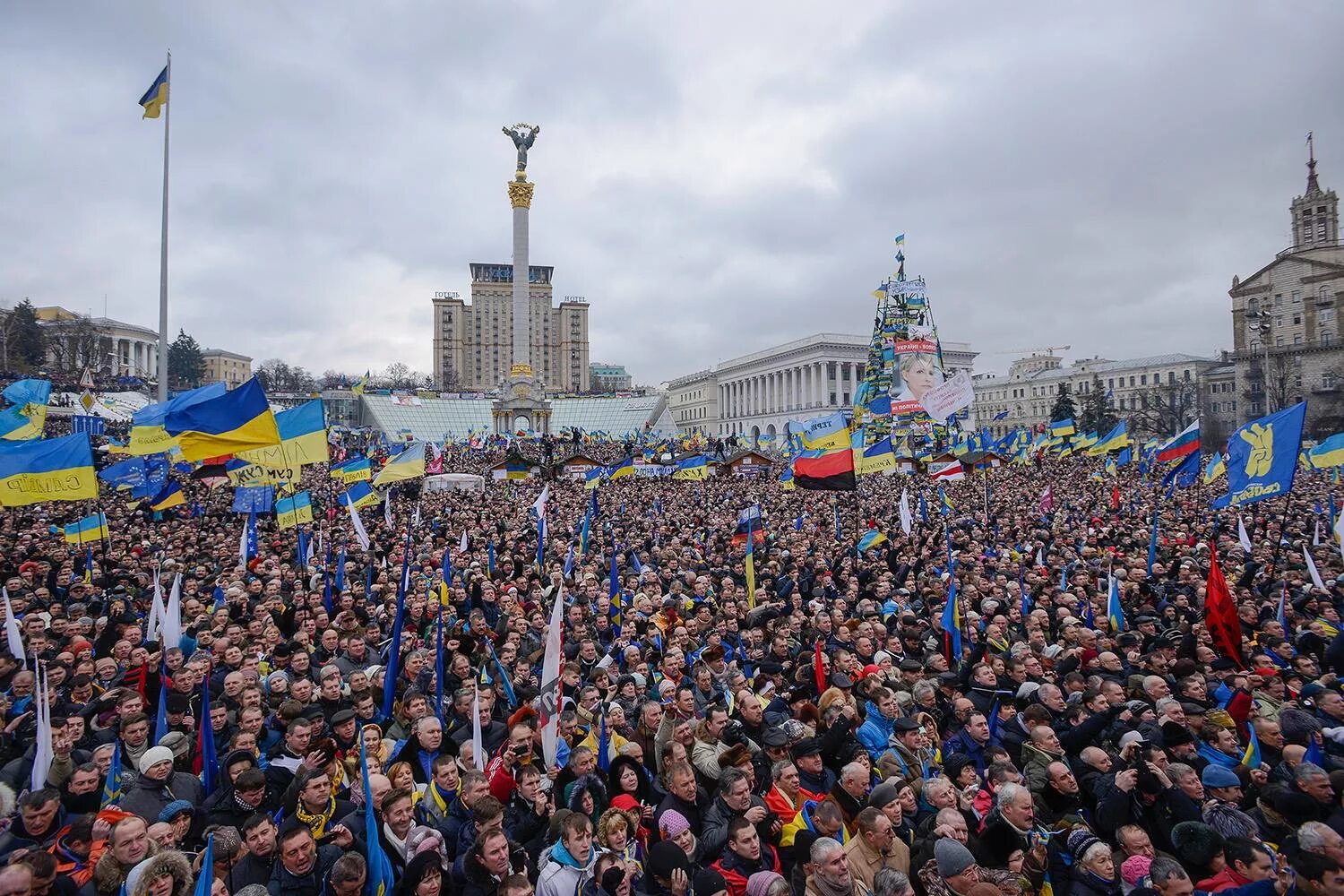 Майдан что это такое простыми словами кратко. Майдан Незалежности Киев 2014. Евромайдан на Украине в 2014. Майдан Украина 2013. Киев площадь независимости Евромайдан.