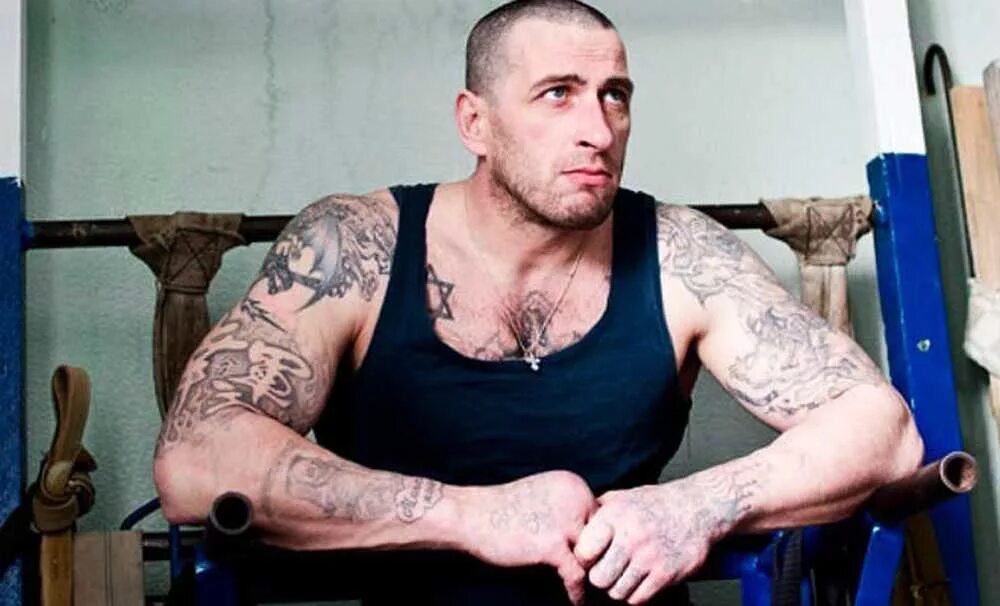 Уважаемые зеки. Уважаемые зеки. Уважаемые зеки. Хата в тюрьме. Зэк за решеткой.