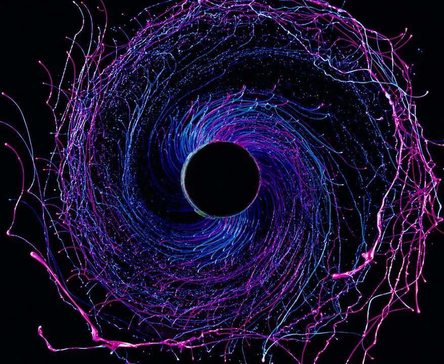 Черные дыры новые данные. Черная дыра Рейснера-Нордстрема. Электрическая черная дыра. Четырехмерная черная дыра. Темная материя черная дыра.