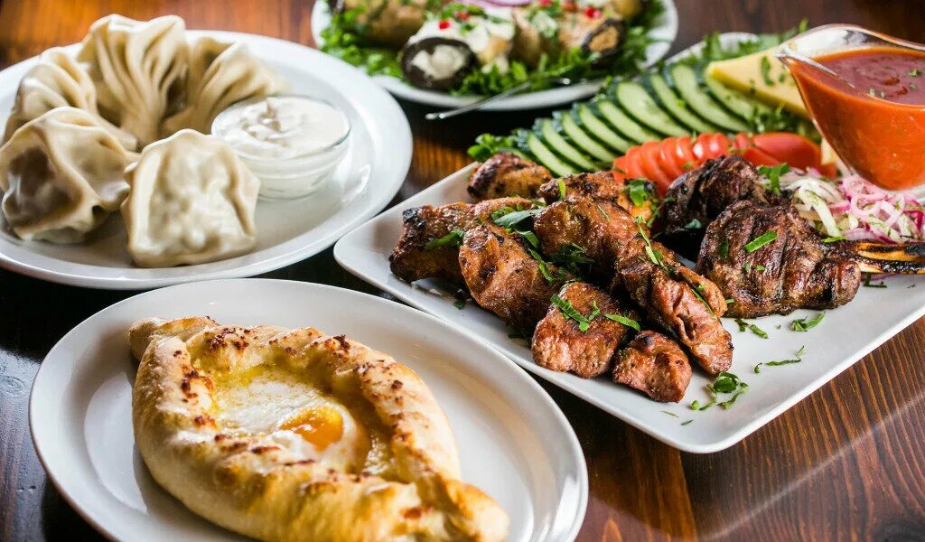 Грузинская кухня оджахури. Хачапури аджапсандал. Грузинская кухня самое вкусное. Грузински кухня. Национальное блюдо грузит.