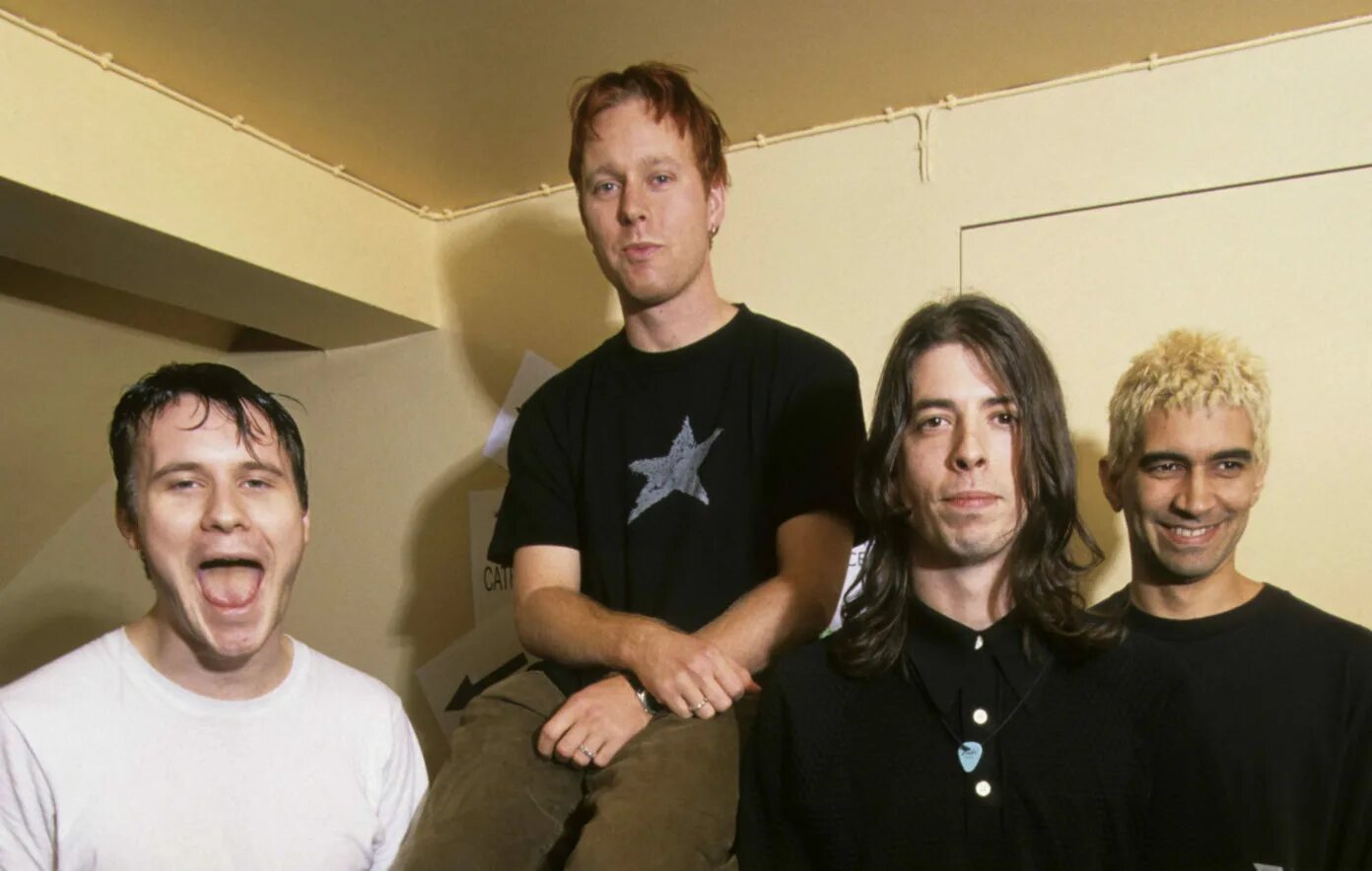 Def foo. Foo fighters 1995. foo fighters 1996. foo fighters 1995 album. группа foo fighters в молодости.