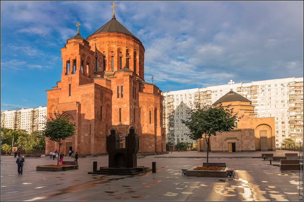 Почему армянский церковь. Армянский храмовый комплекс Москва. Армянская Апостольская Церковь в Москве. Кафедральный храм ААЦ В Москве.