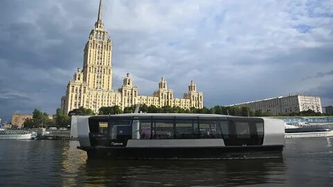 Поездка на речном трамвайчике по москве реке