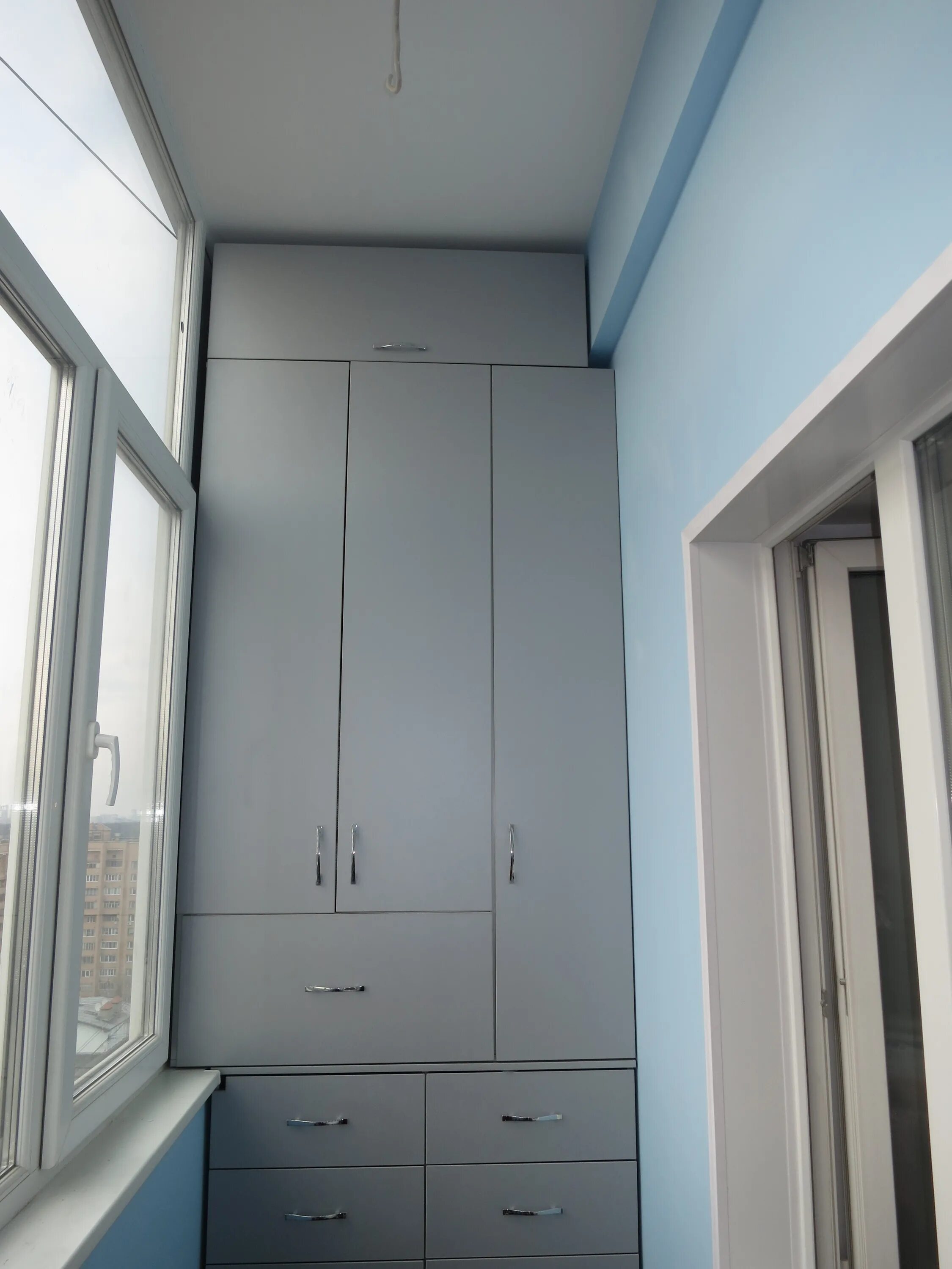 встроенные шкафы на балконе. стильный шкаф на балкон. встраиваемый шкаф на балкон. встроенный шкаф на лоджии. встраиваемый шкаф на балкон.