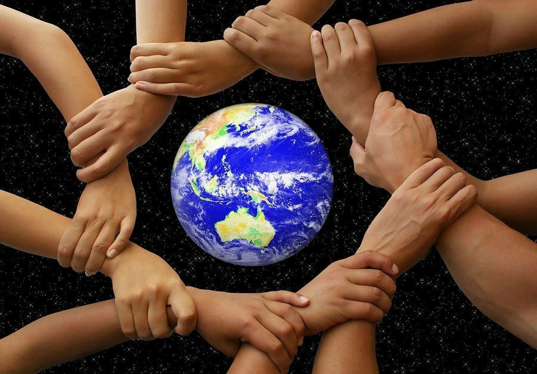 You can be the world. "И на земли мир…". Планета в руках. Мир на планете. Дружат люди всей земли.