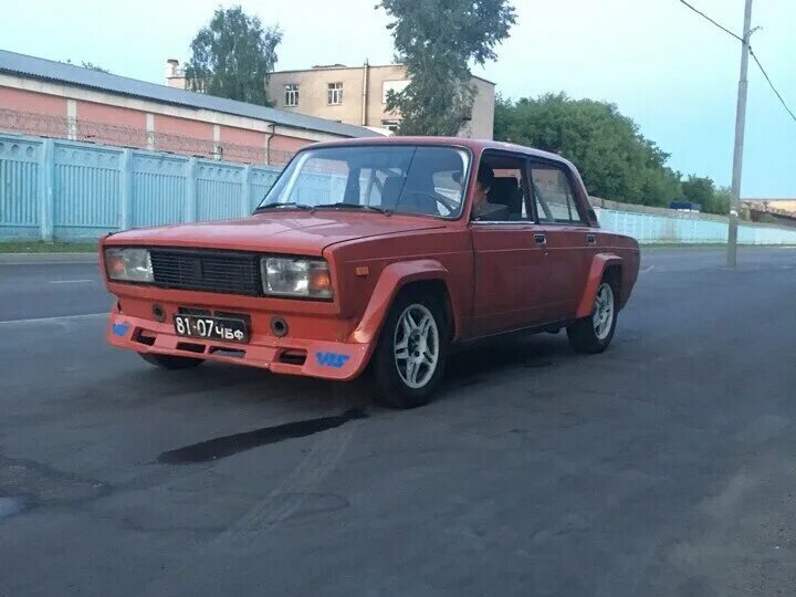 ваз-21013 жигули. 1981 года красные. 1981 года красные. ваз-2105 жигули красный. феррари мондиаль 1981.