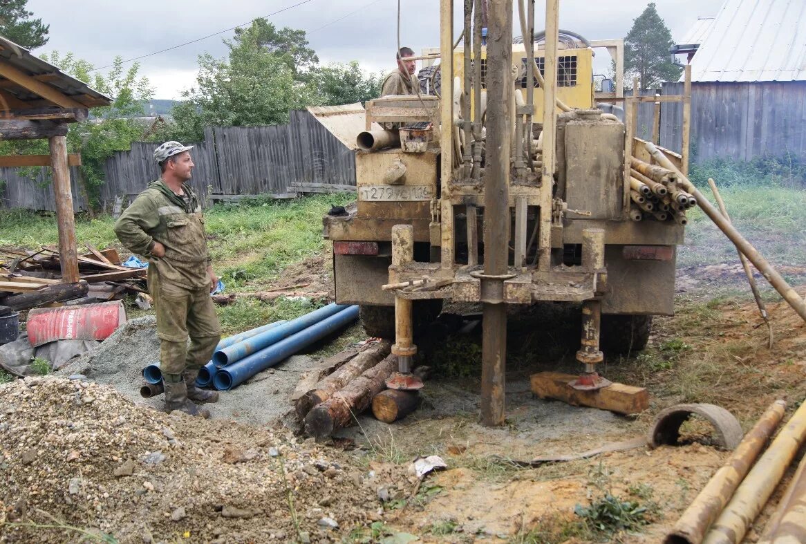 Бурение скважин. Бурение колодцев. Бурение скважин на воду. Бурильщик скважин на воду.